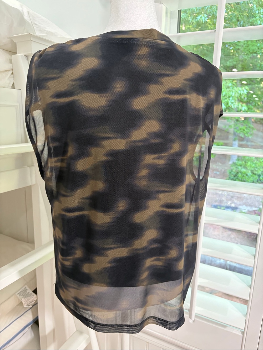 Evereve Earth Camo Sleeveless Top (XS) - Picture 2 of 8